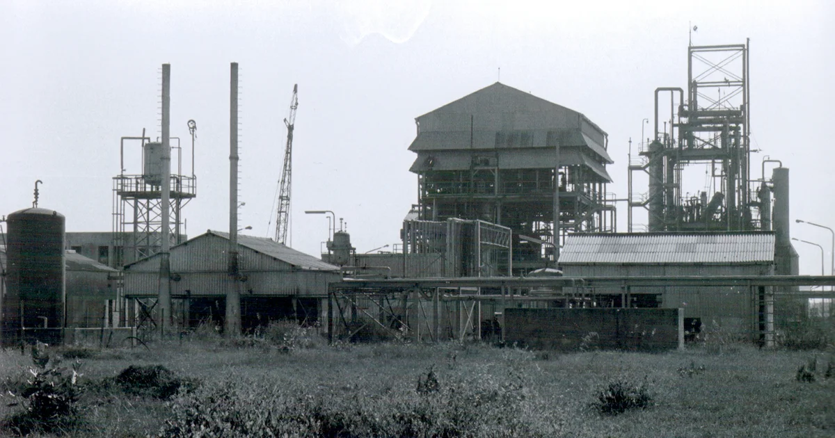 Bhopal: Union Carbide's Methyl Isocyanate Leak Kills at Least 15,000 in the World's Worst Industrial Disaster