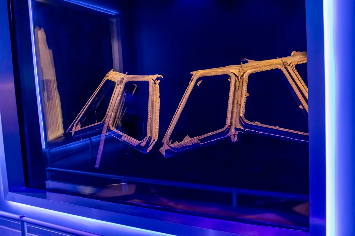 Columbia Breaks Apart on Re-entry After NASA Managers Dismiss Engineers' Foam Strike Concerns