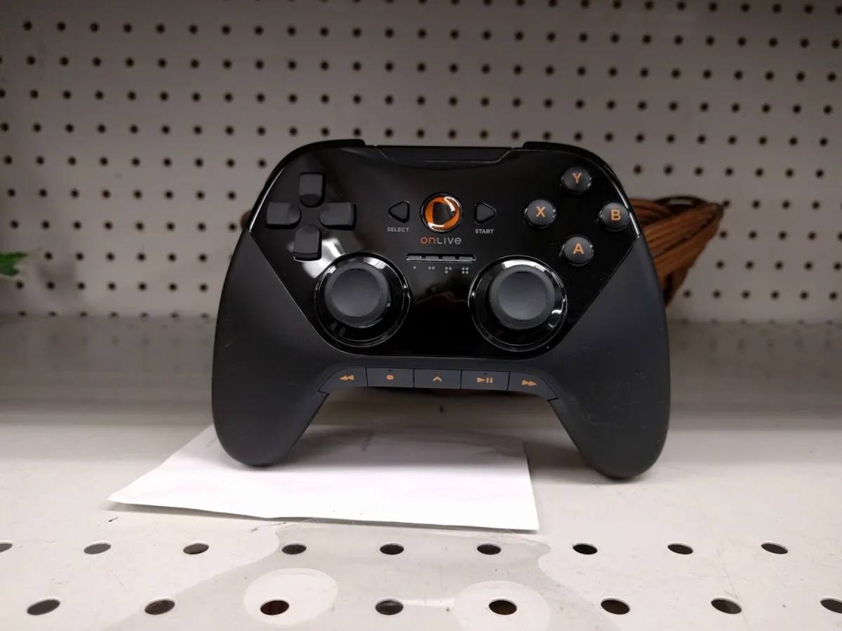 OnLive cloud gaming console and controller